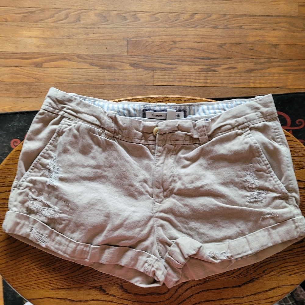 Abercrombie and Fitch khaki shorts sz.2